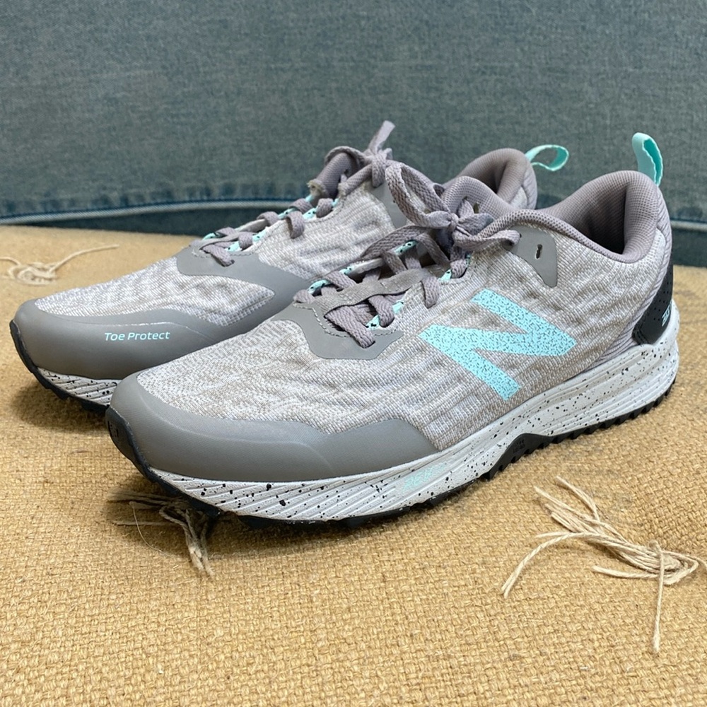 New balance tennis shoes